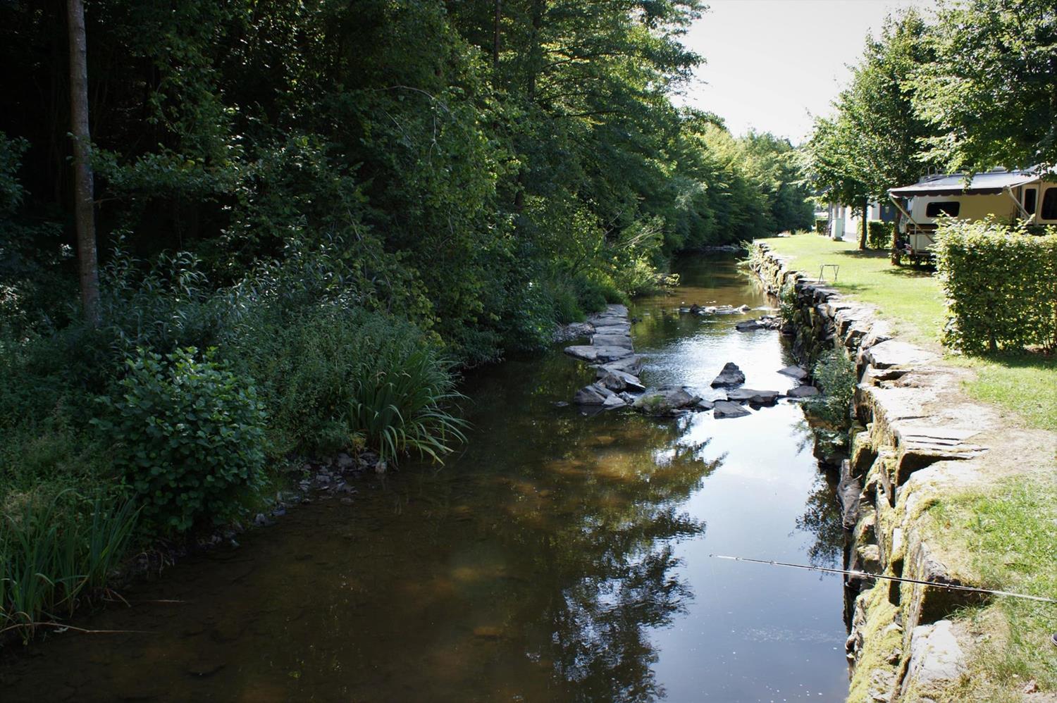 "Camping Clervaux" ist ein erstklassiger Campingplatz am Ufer des Flusses Clerve